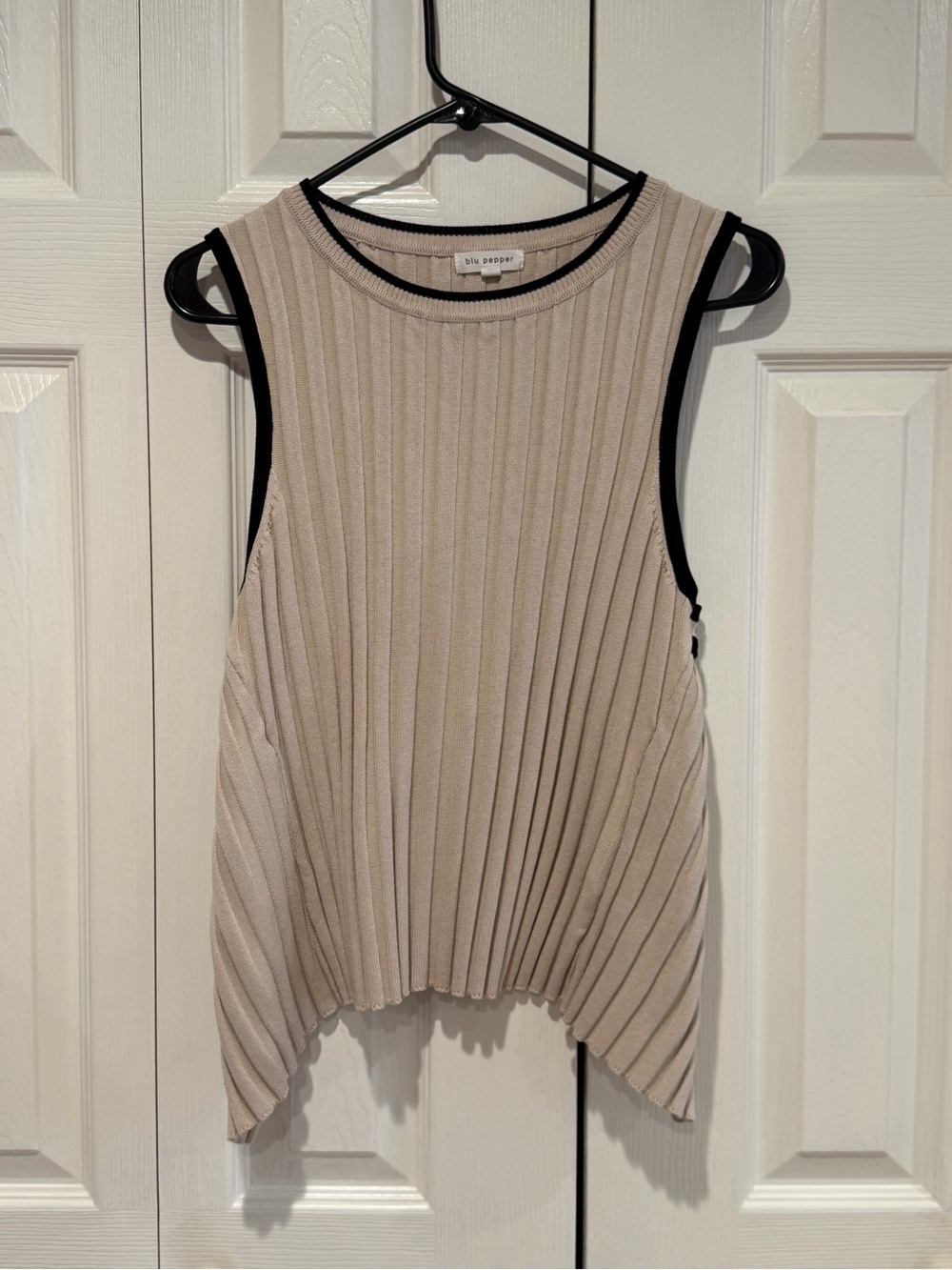 H&M Beige Ribbed Sleeveless Tank with Black Trim